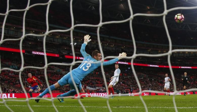 Spain fight back to snatch draw with England